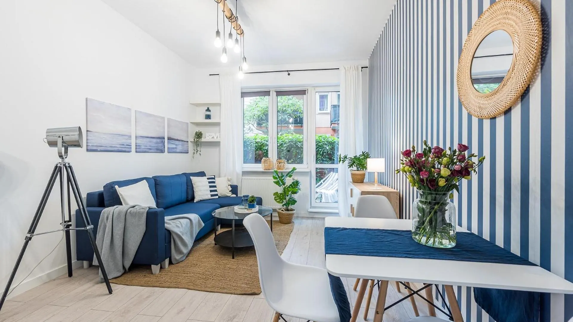 Paslecka Apartments - Workspace - By Rentujemy Warsaw Poland